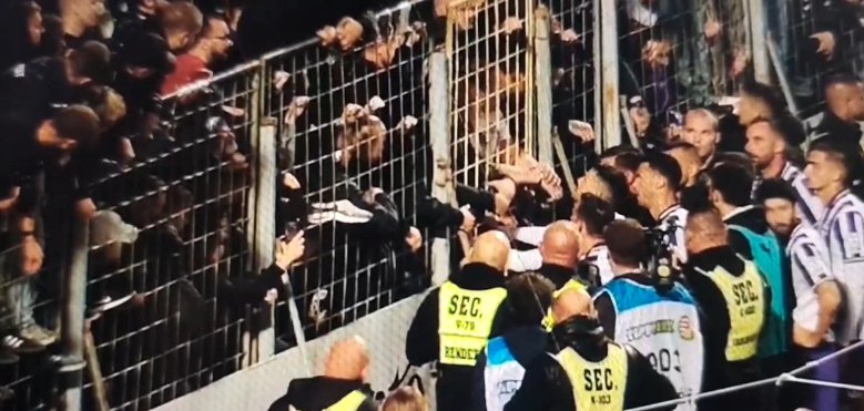 Az Újpest szurkolók ismét elbeszélgettek a játékosokkal –  VIDEÓ