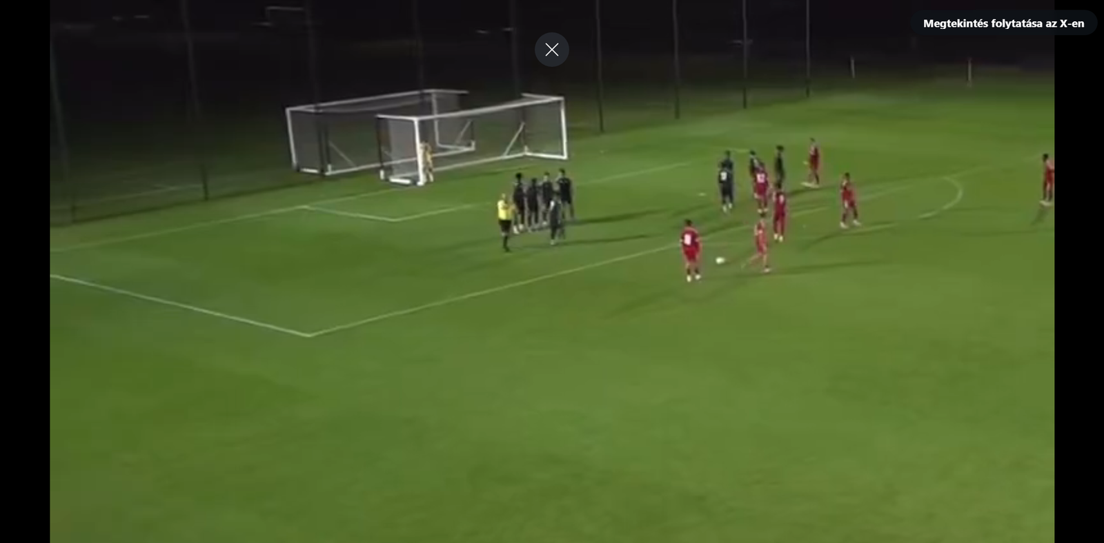 Káprázatos szabadrúgás gólt rúgott a Liverpool 15 éves magyarja –  VIDEÓ