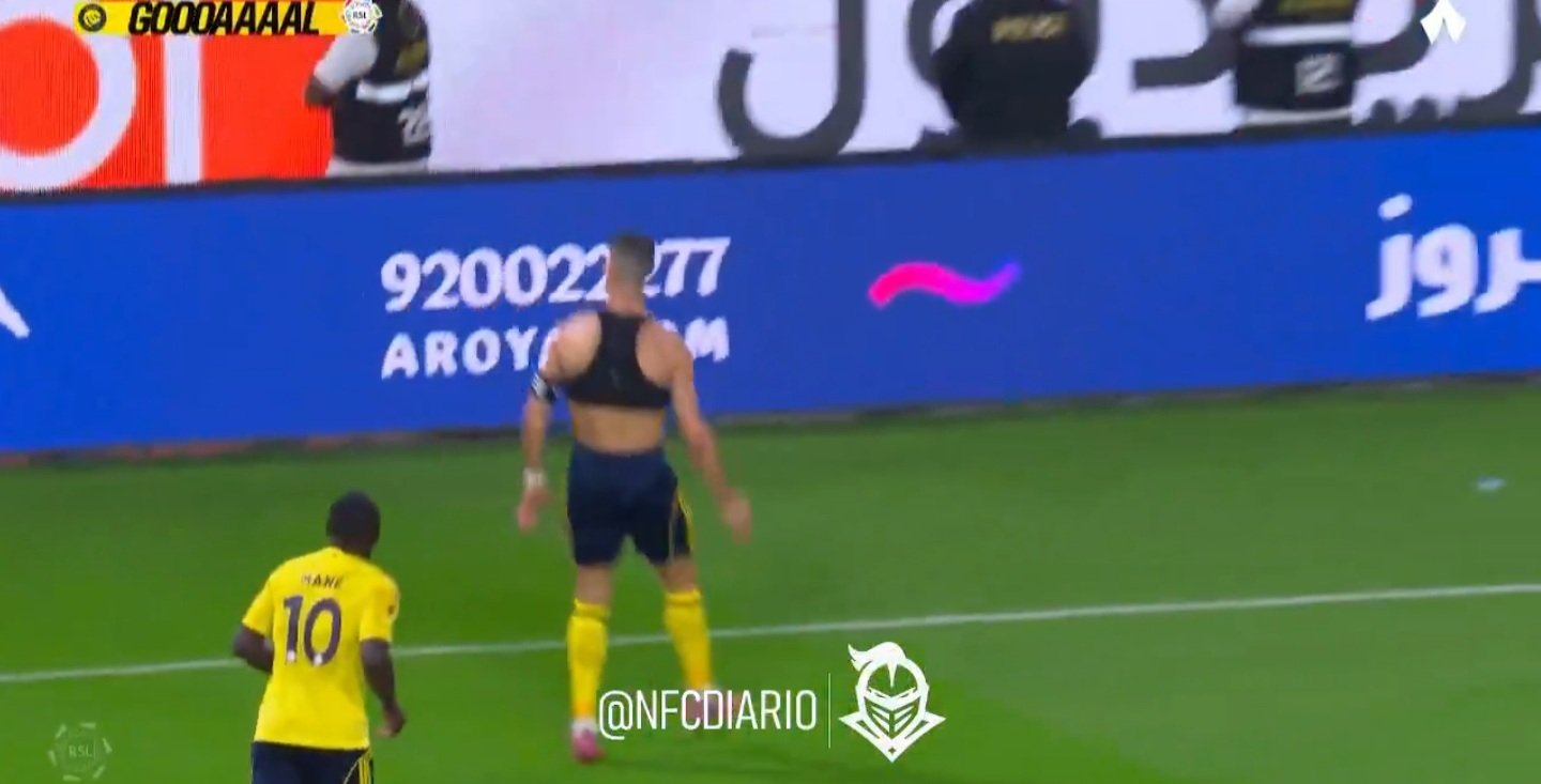 Cristiano Ronaldo bombagólja után, majdnem szétesett a kapu – VIDEÓ