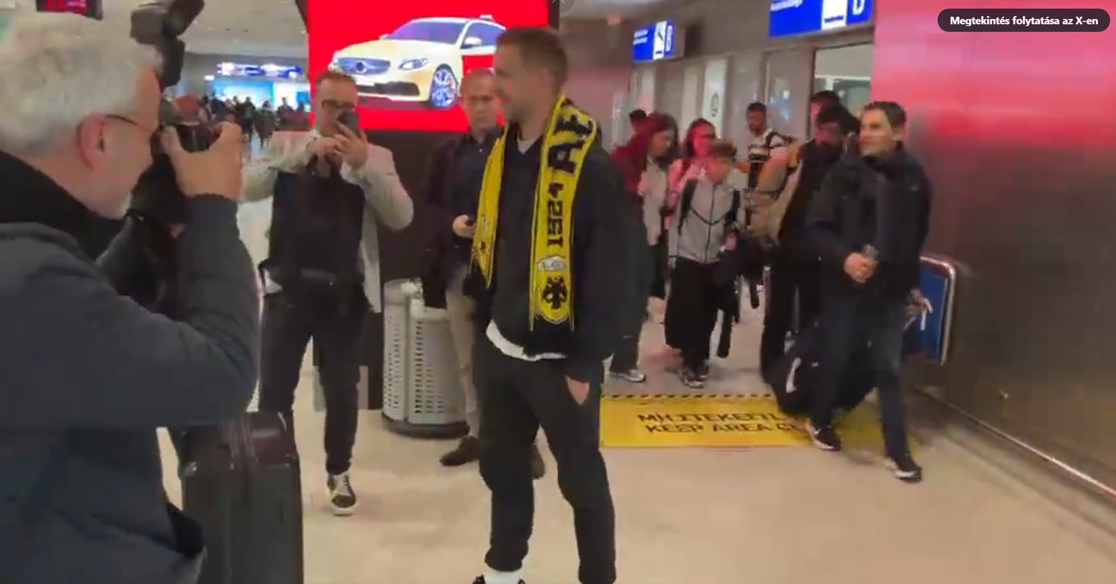 Varga Barnabást sztárként fogadták Athénban!  –  VIDEÓ